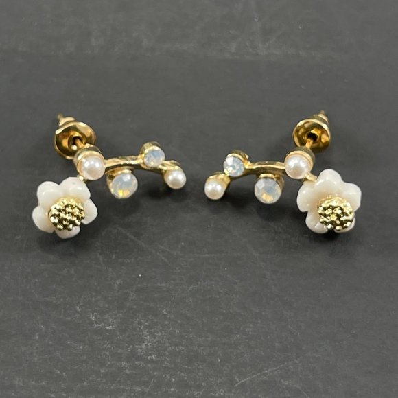 Floral Flower Climber Pearl Stud Earrings New - Picture 10 of 12
